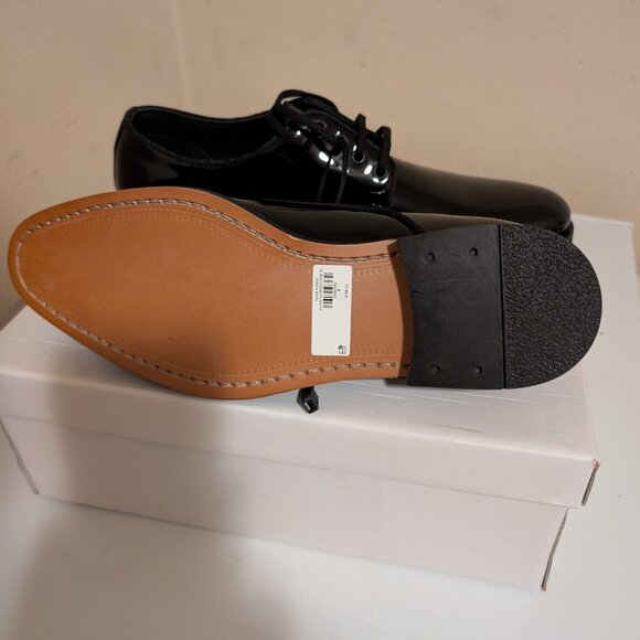 Glossy Black Oxford Shoes with Patent Leather and Closed Lacing
